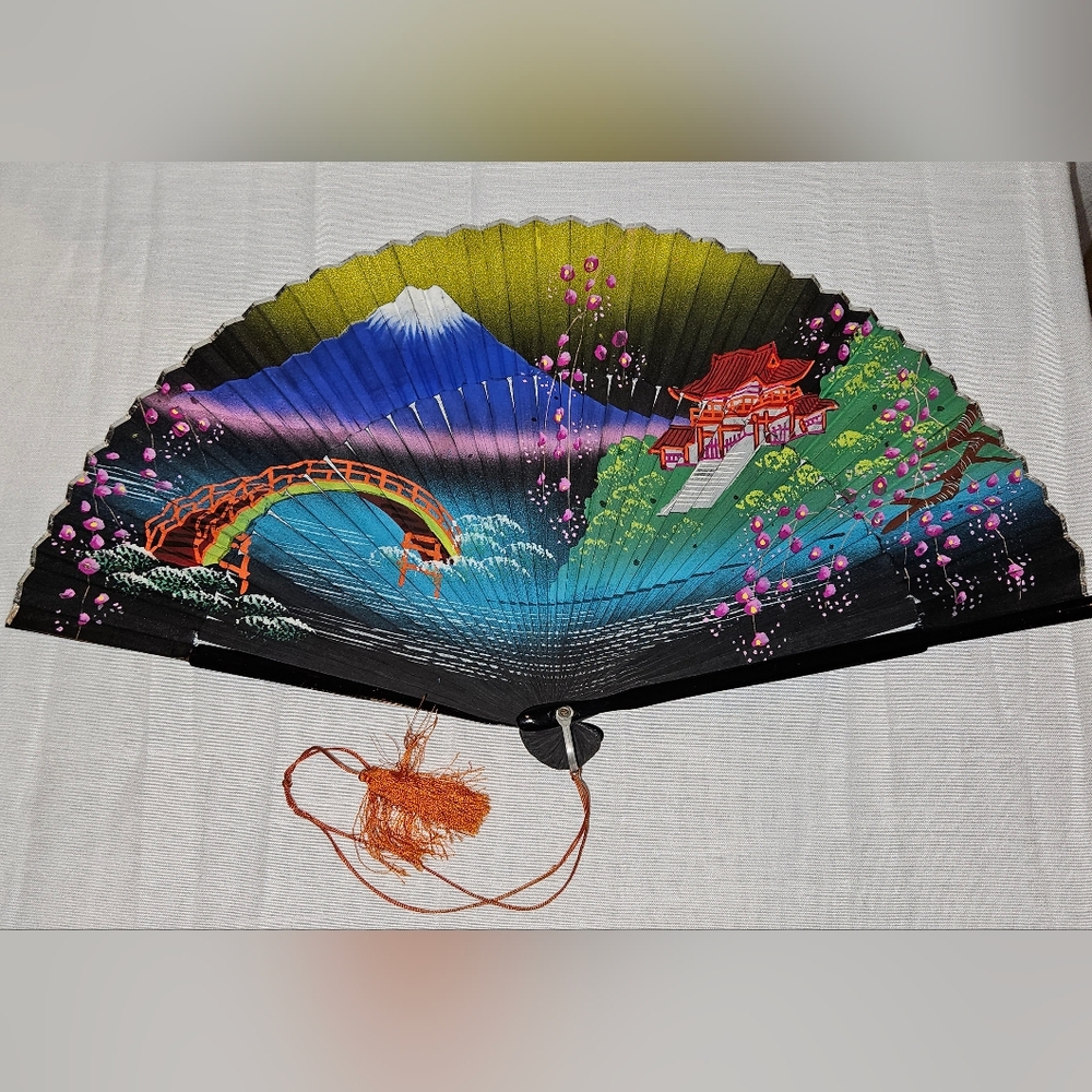 Vintage Japanese Hand Fan Hand Painted Mount Fuji Estate Black Lacquer
